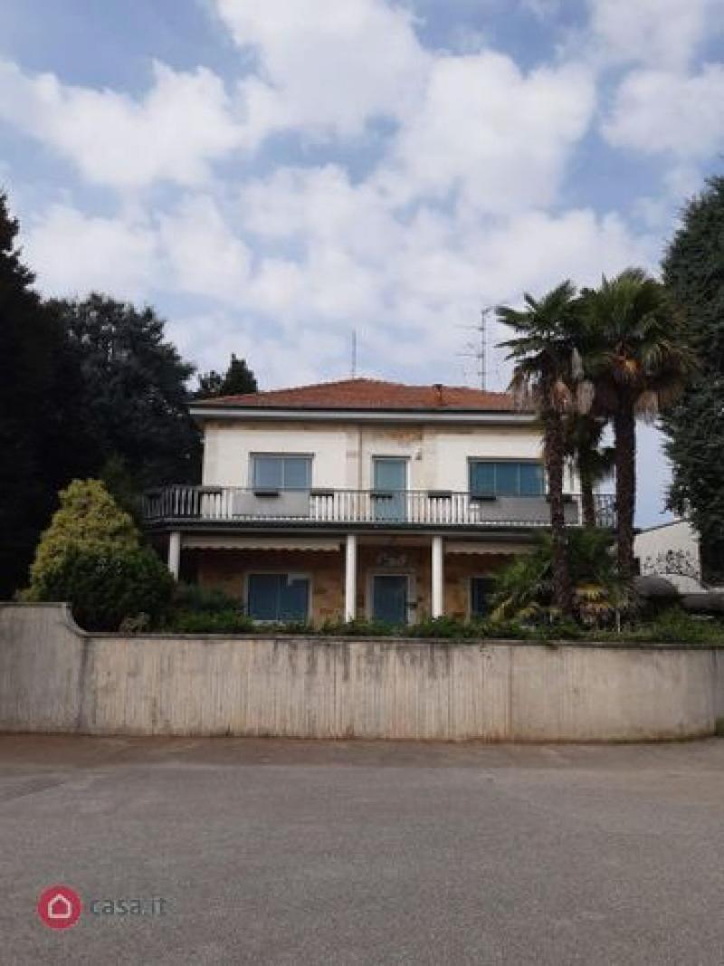 Villa unifamiliare in vendita in via Solferino, Magnago